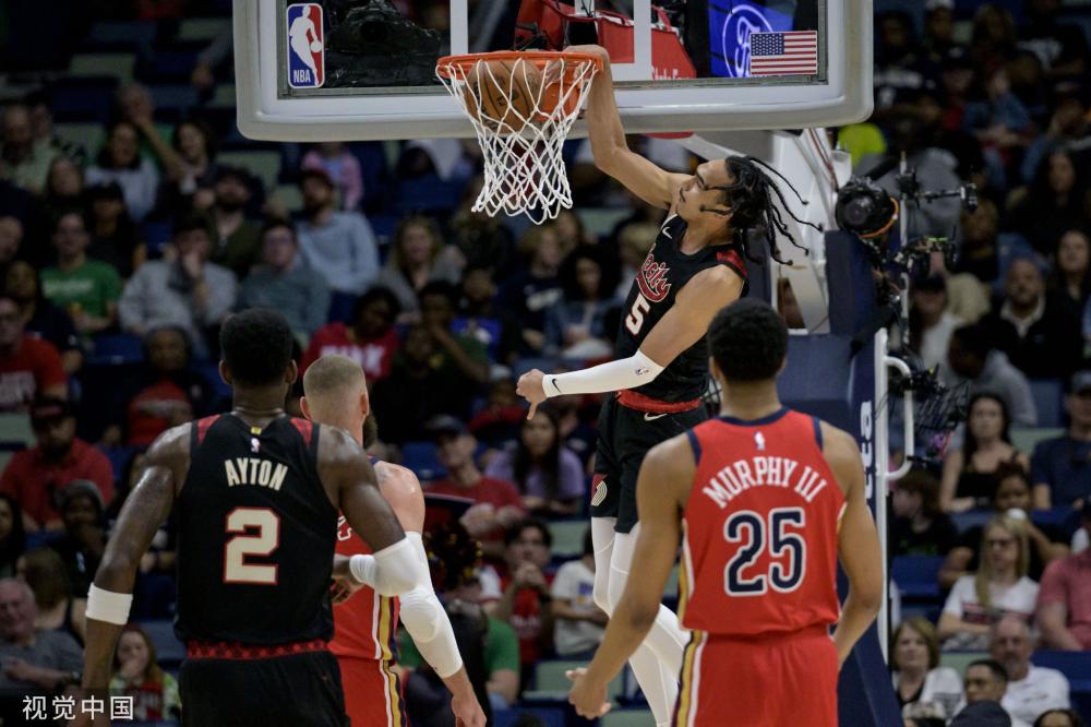 还需肩负起 还需肩负起